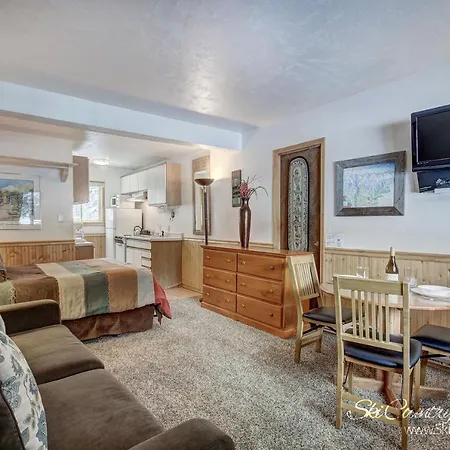 Affordable And Cozy Condo Steps From Main Street With Spacious Lobby, Hot Tubs Pm3B